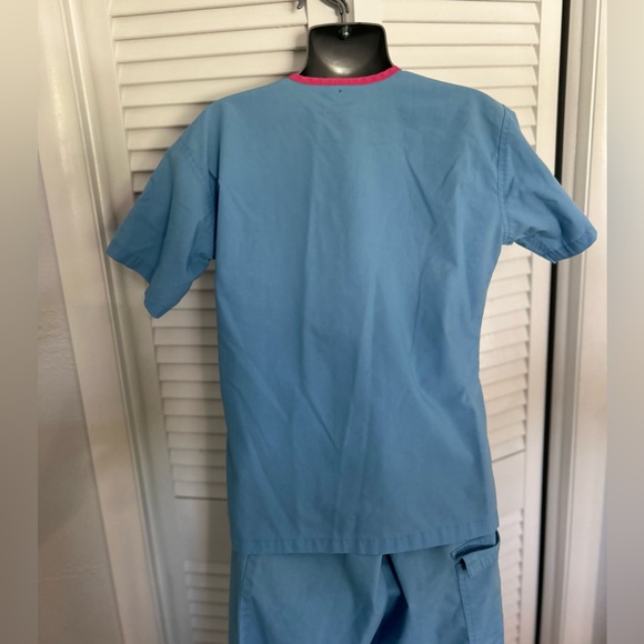 Mobb medical scrub top and bottom set XS top and XS Tall pants -blue and pink - Picture 5 of 10
